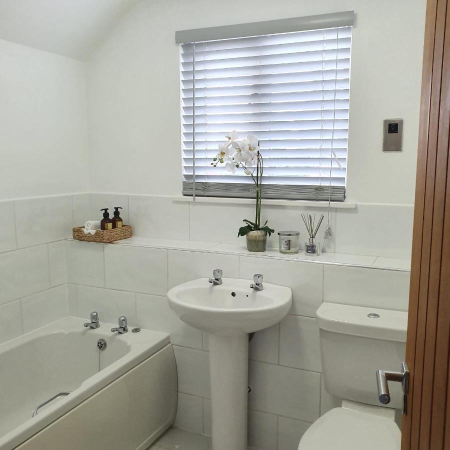 Spacious Beautiful And Warm Cottage With Parking Chelmsford Exteriér fotografie